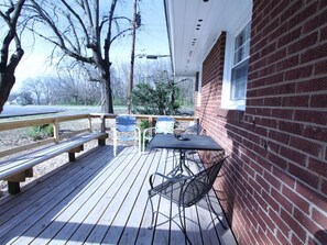 Outdoor dining -  2 Bedroom Ranch house , Southend, pet friendly home with fenced in yard!! (Charlotte)