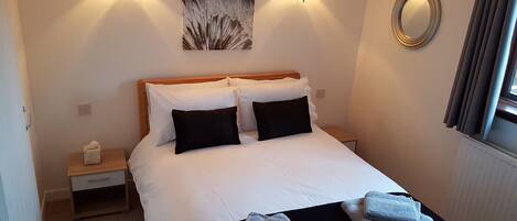 2 chambres, fer et planche à repasser, lit parapluie, Wi-Fi gratuit