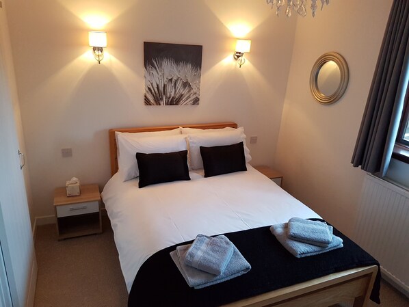 2 bedrooms, iron/ironing board, travel cot, free WiFi