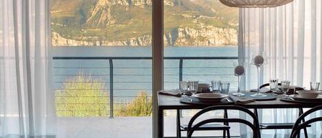 تناول الطعام