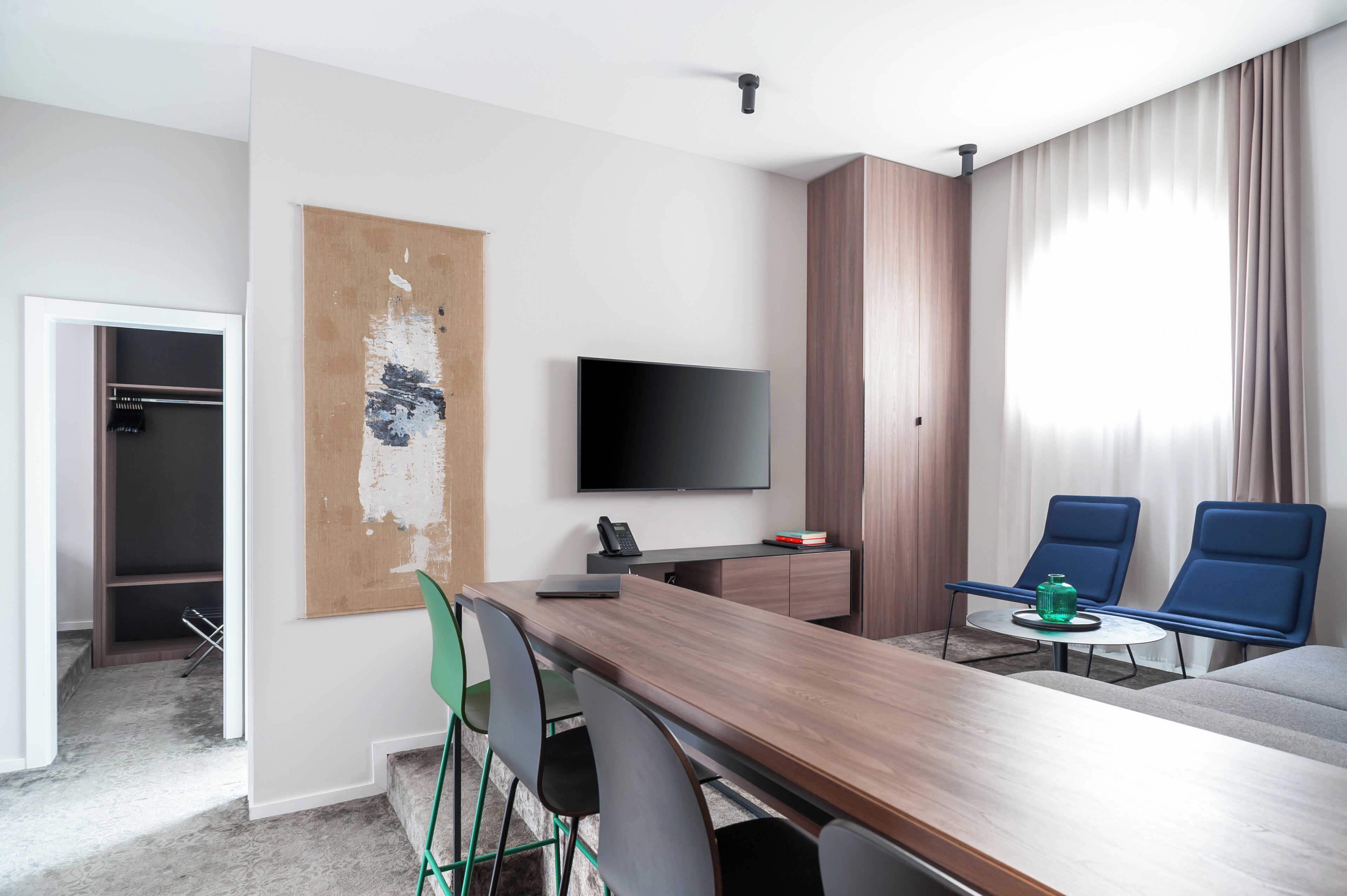 superior suite | living area | flat-screen tv