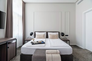 Superior Room, 1 King Bed | Minibar, in-room safe, blackout drapes, soundproofing