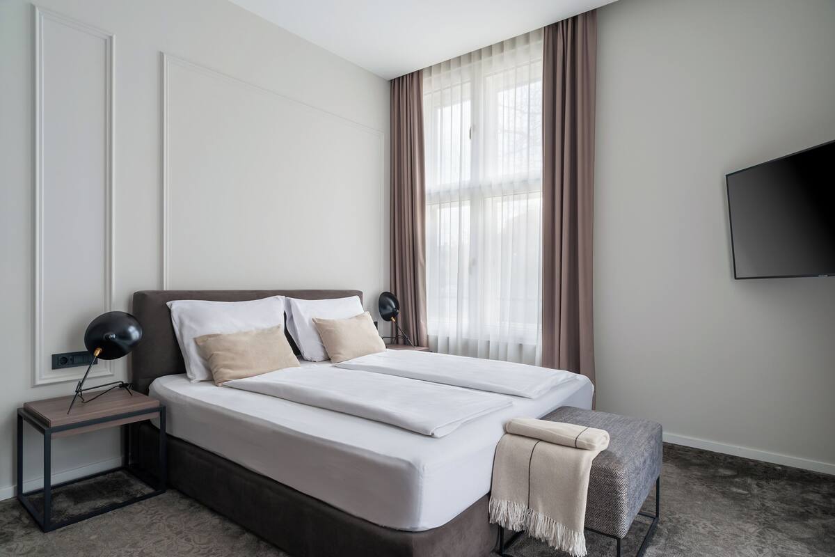 superior room, 1 king bed | 1 bedroom, minibar, in-room safe, blackout curtains