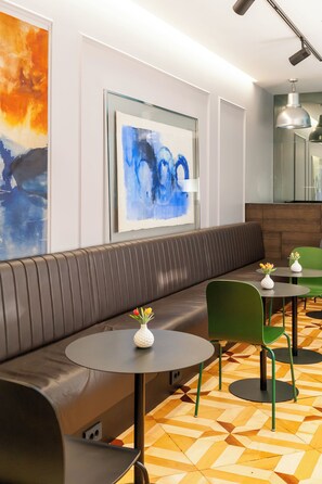 Daily continental breakfast (EUR 12 per person)