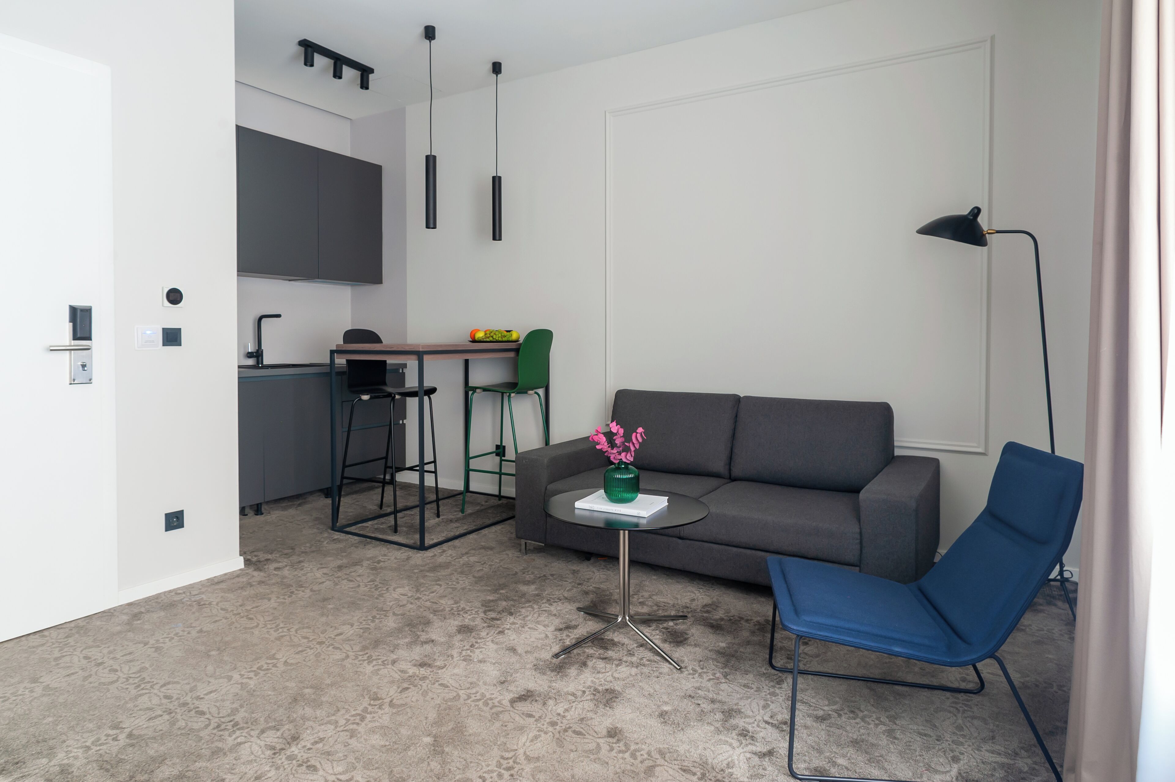 suite | living area | flat-screen tv