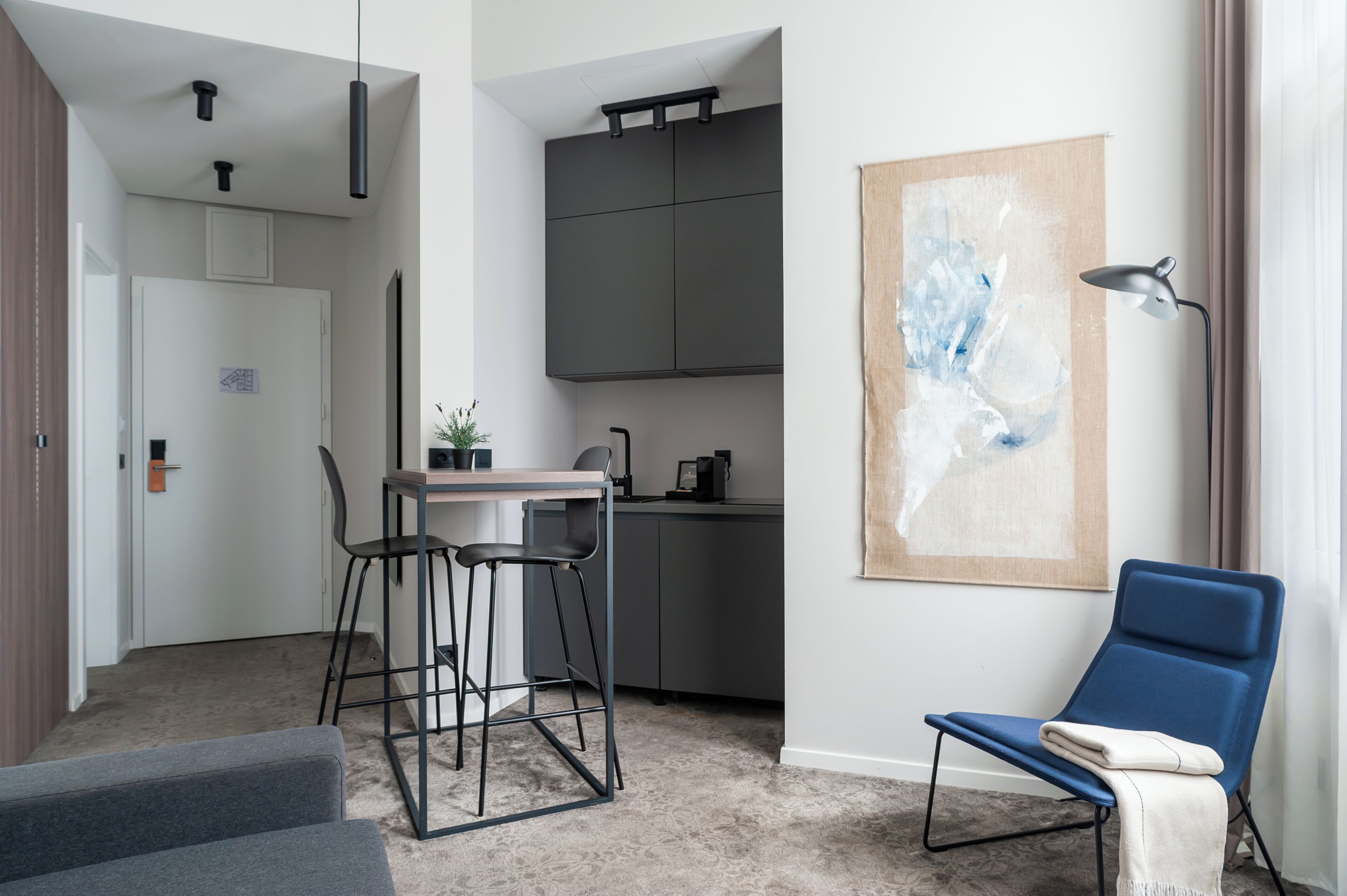 suite | living area | flat-screen tv