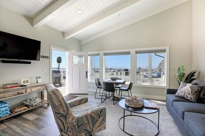 Salty Sisters Suites at Morro Rock - large suite with rock view