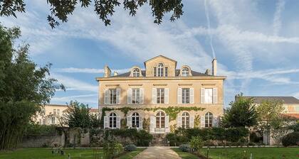 Suite-Family-Private Bathroom-Pool view-suite 4 etoiles