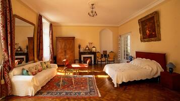 1 Schlafzimmer, Schreibtisch, Bügeleisen/Bügelbrett, Reisekinderbett