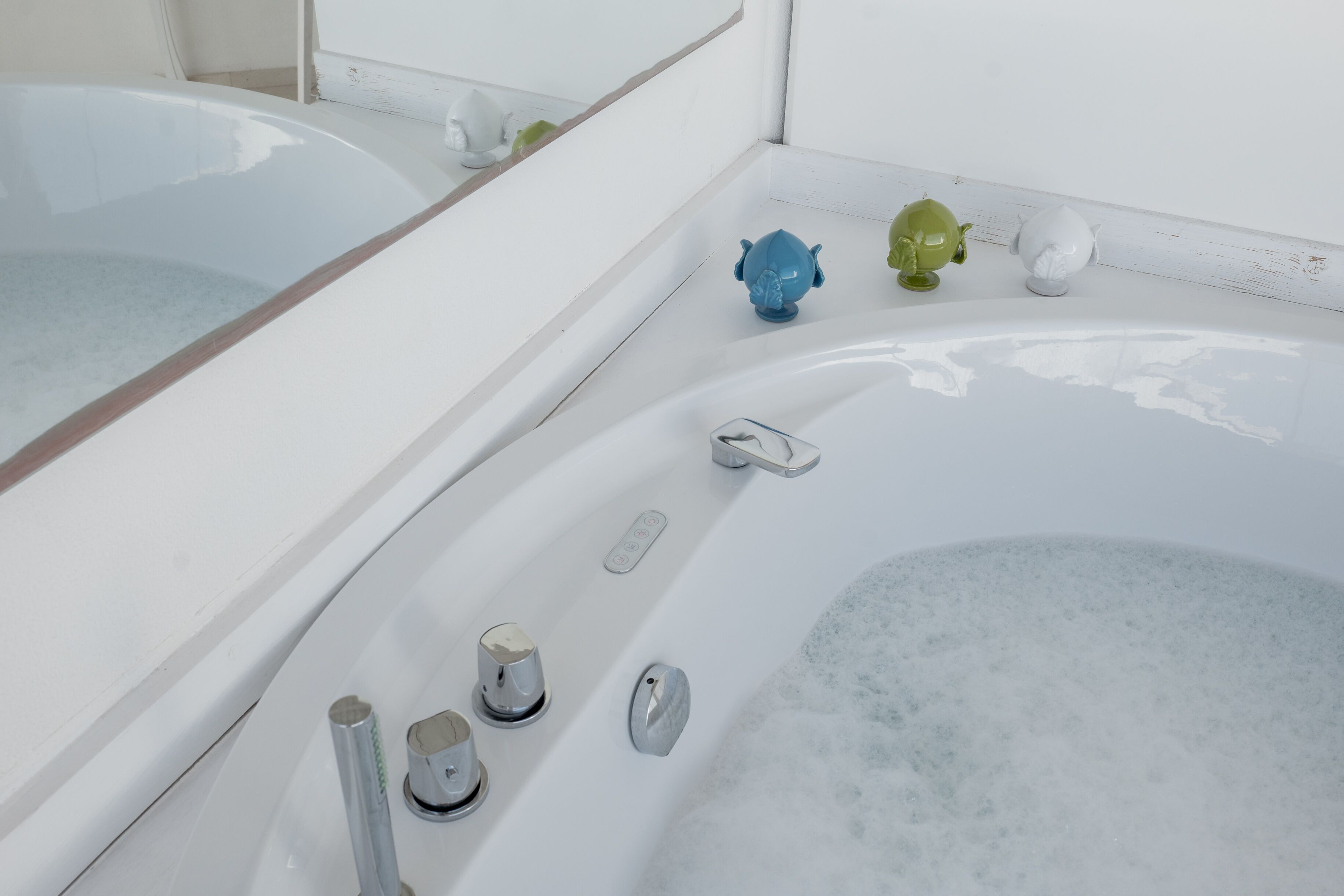 Private spa tub