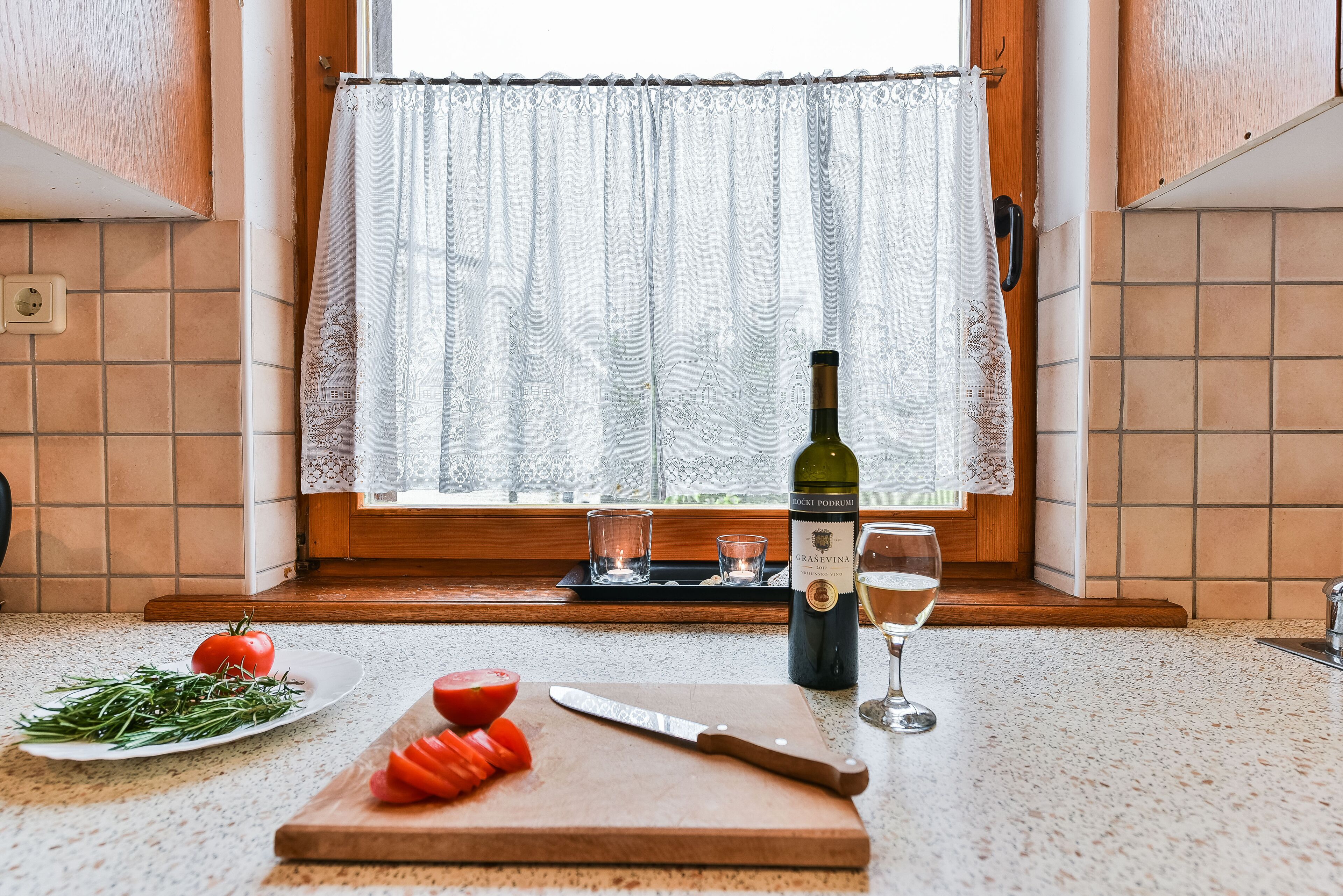 Apartment, 3 Bedrooms A1 | ครัวส่วนตัว | ตู้เย็นขนาดใหญ่, เตาอบ, เตาประกอบอาหาร, กาต้มน้ำไฟฟ้า