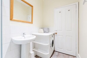 Luxury Apartment | Bathroom