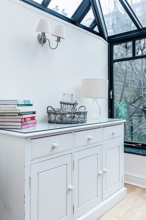 Căn hộ Cao cấp | Bếp riêng | Tủ lạnh, lò vi sóng, lò nướng, bếp nấu 