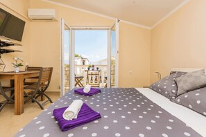 Studio (A5) | Meja kerja, Wi-Fi gratis, dan seprai linen