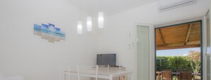Appartement, 2 slaapkamers | Woonruimte | Flatscreentelevisie