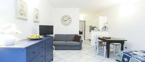Appartement, 1 chambre | Aire de séjour | Téléviseur à écran plat