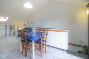 Apartment, 1 Bedroom | In-room dining