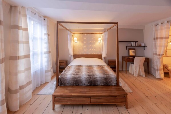 4 habitaciones, tabla de planchar con plancha, wifi y ropa de cama 