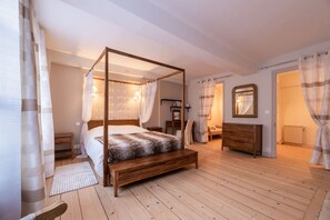 4 slaapkamers, een strijkplank/strijkijzer, wifi, beddengoed