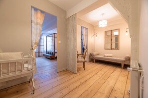 4 slaapkamers, een strijkplank/strijkijzer, wifi, beddengoed