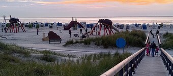 Sehr Hell und Freundlich Gestaltete Ferienwohnung für 2 bis 4 Personen mit Wlan