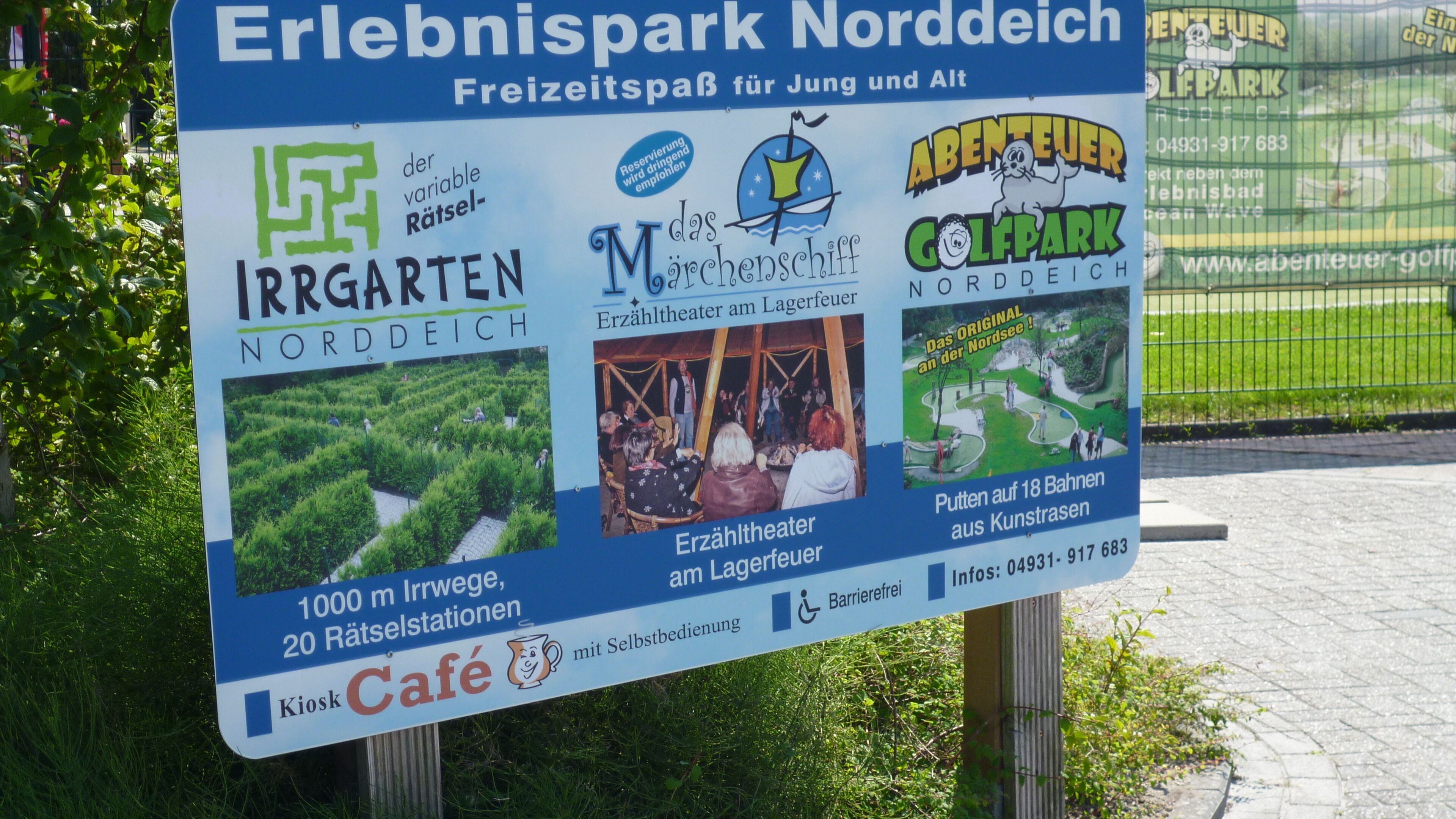 Im Wellenpark beim Ocean Wave
Irrgarten, Abenteuer-Golfplatz usw.