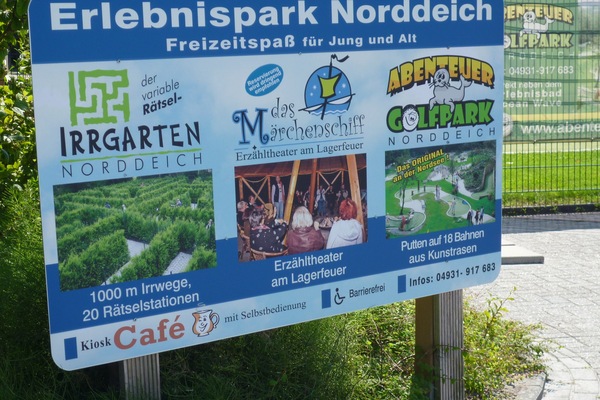 Im Wellenpark beim Ocean Wave
Irrgarten, Abenteuer-Golfplatz usw.