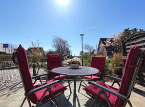Outdoor dining - Sehr Hell und Freundlich Gestaltete Ferienwohnung für 2 bis 4 Personen mit Wlan (Norddeich)