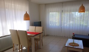 Dining - Sehr Hell und Freundlich Gestaltete Ferienwohnung für 2 bis 4 Personen mit Wlan (Norddeich)