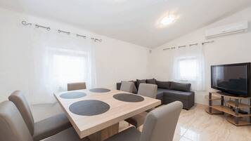 Apartment, 2 Bedrooms A1 | Spisestue
