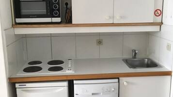 Réfrigérateur, four, plaque de cuisson, lave-vaisselle