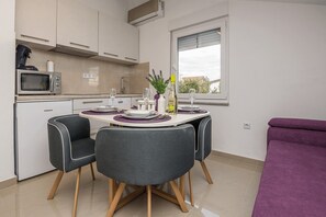 Apartment (A4) | Private kitchen | Fridge, microwave, stovetop, toaster - Apartments Kosic (Vir)