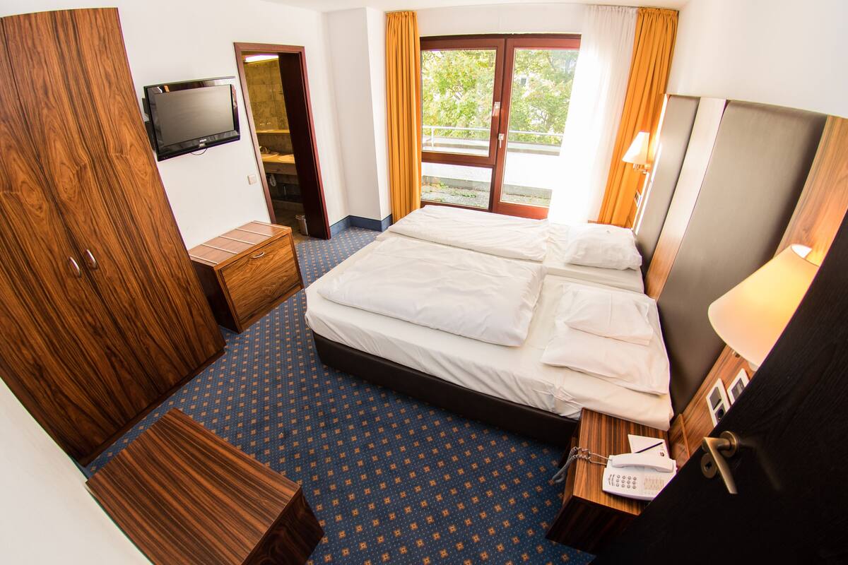 Suite, 1 Double Bed | Hypo-allergenic bedding available, in-room safe