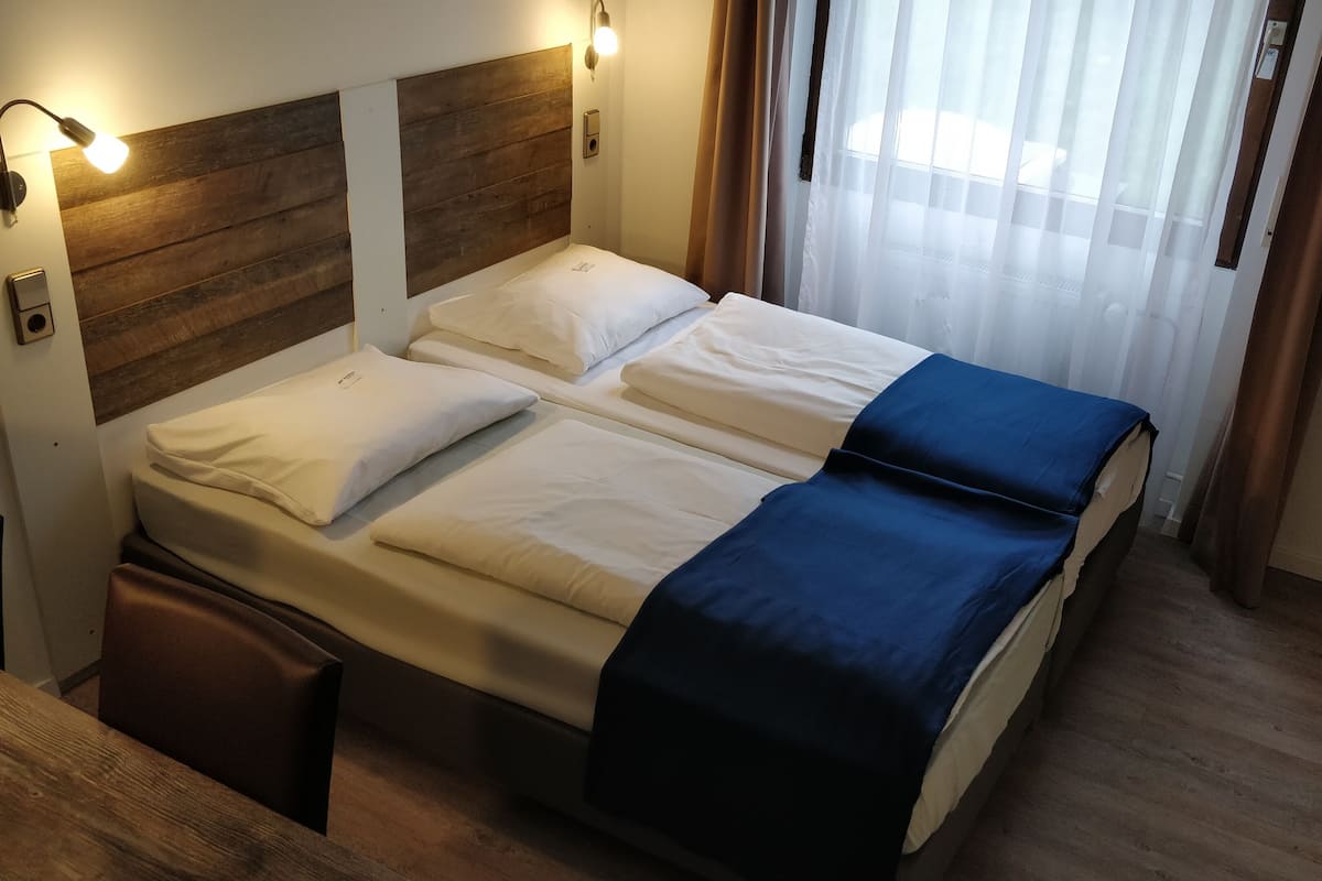 Standard Room, 1 Double Bed | Hypo-allergenic bedding available, in-room safe