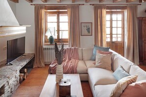 Fernseher, Kamin