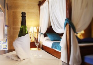 Literie de qualité supérieure, couette en duvet d'oie, minibar