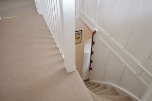 A carpeted staircase with a handrail and a picture on the wall. - Darroch Beag Cottage, nearby Loch Fyne, peaceful location (St Catherines, Cairndow)