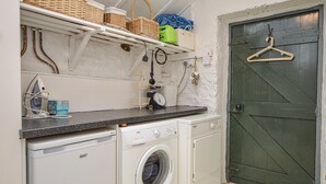 Interior - Darroch Beag Cottage, nearby Loch Fyne, peaceful location (St Catherines, Cairndow)