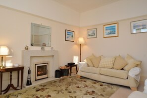 TV, fireplace - Derryguaig Apartment, shore front location, wood burner, pet friendly (Tighnabruaich)