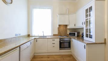 Apartment (Padraig Pearse) | Private kitchen