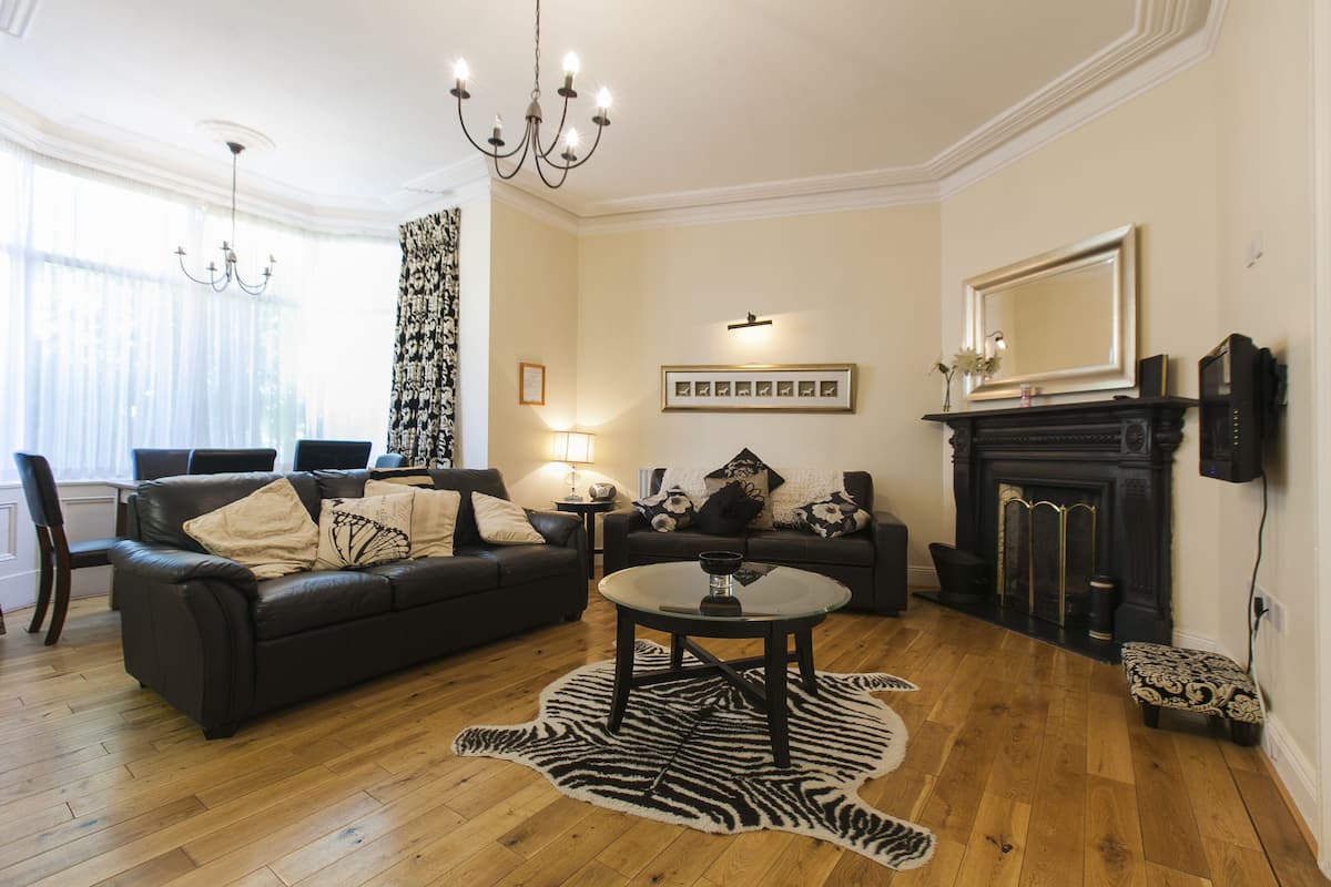 Apartment (Michael Collins) | Living area
