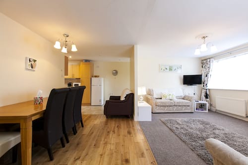 Apartment (James Connolly) | Individually decorated, individually furnished, iron/ironing board