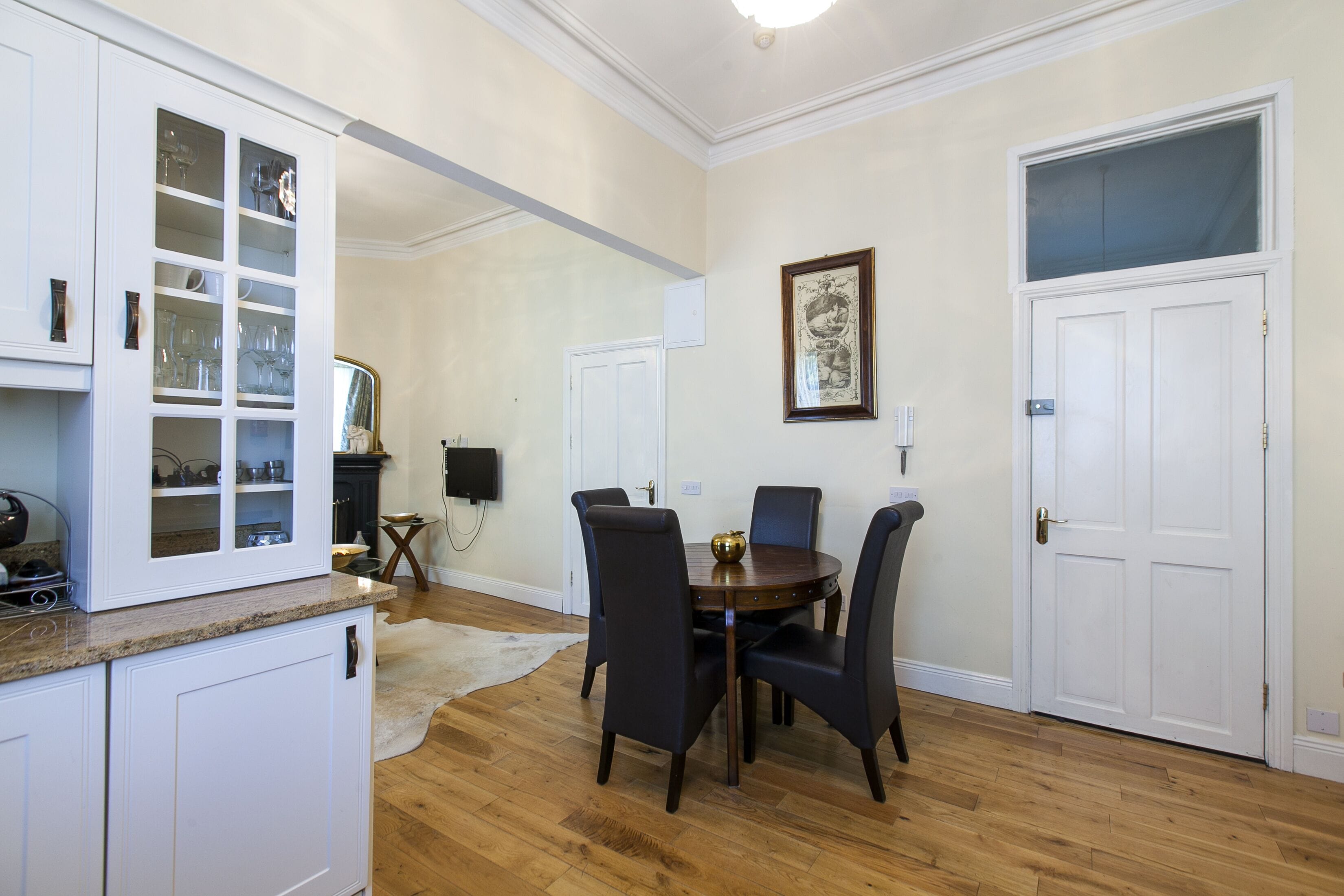 Apartment (Padraig Pearse) | Private kitchen | Fridge, microwave, oven, stovetop