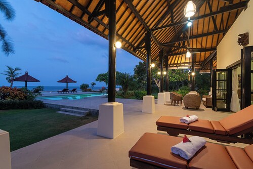 Villa Namasté - Beachfront @ Lovina Beach, 10P, Private Pool, BBQ