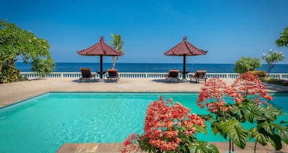 Villa Namasté - Beachfront @ Lovina Beach, 8P, Private Pool, BBQ