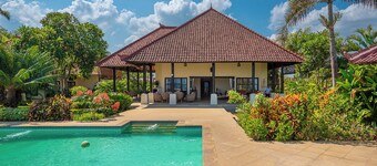 Villa Namasté - Beachfront @ Lovina Beach, 10P, Private Pool, BBQ