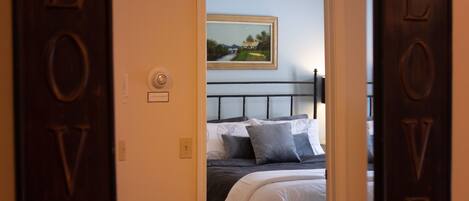 1 bedroom, desk, iron/ironing board, WiFi