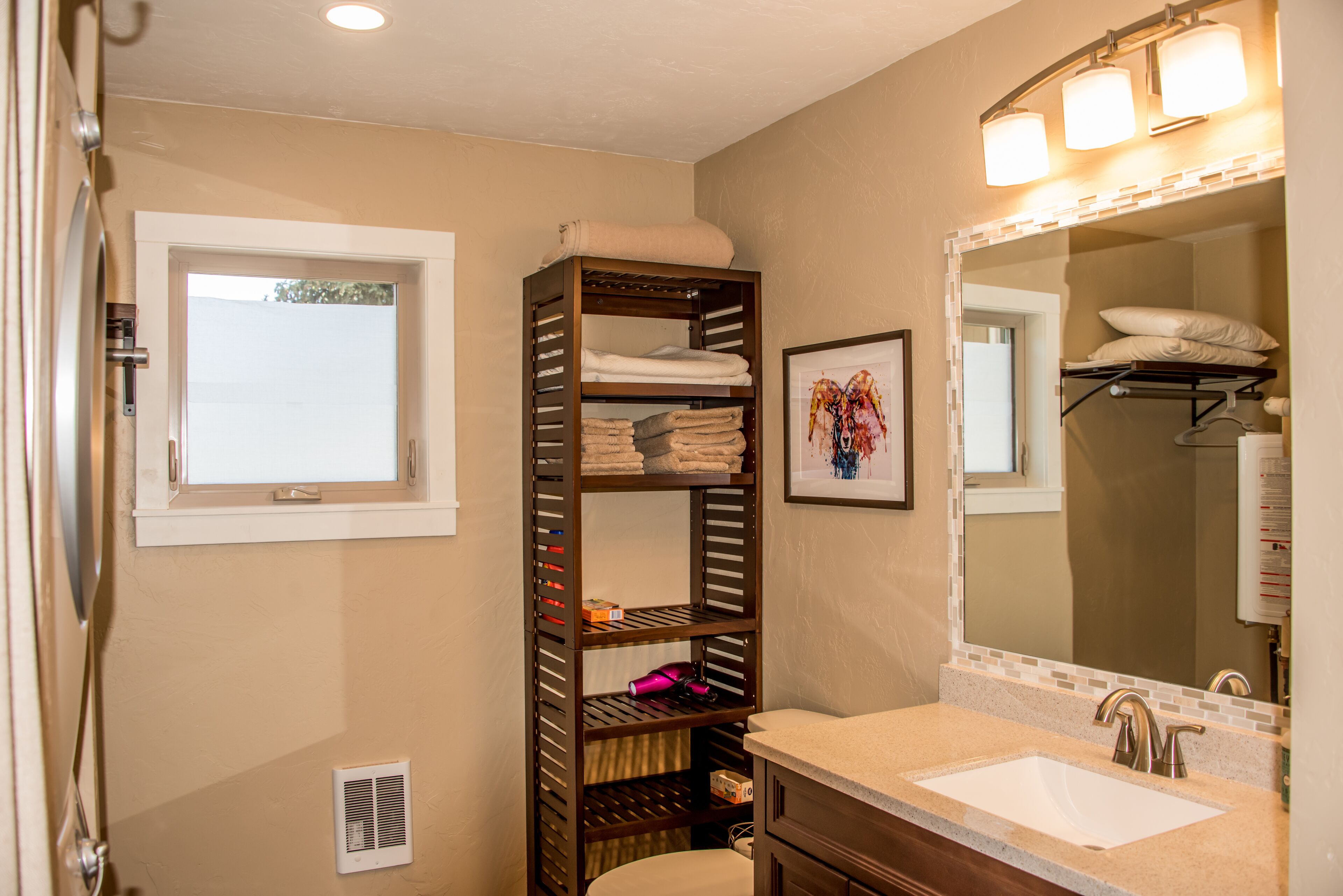 Ensemble douche/baignoire, sèche-cheveux, serviettes fournies, savon