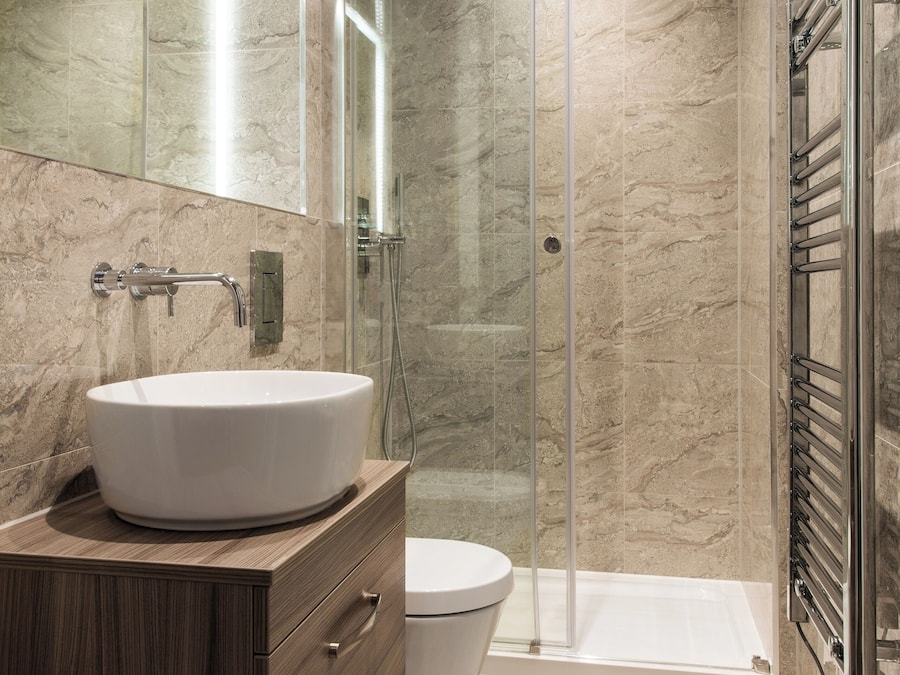 Articles de toilette écologiques, sÚche-cheveux, serviettes fournies