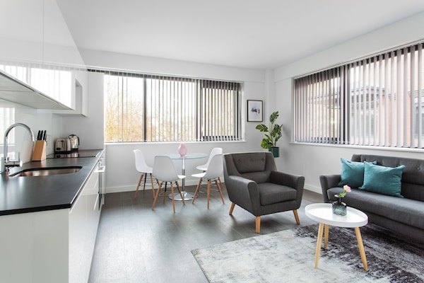 32 inci televisyen skrin rata dengan digital, TV